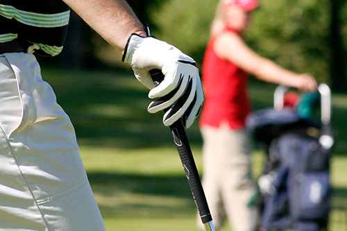 Golfhandschuhe für Männer - So spielen Sie sicher Golf auf dem Golfplatz!