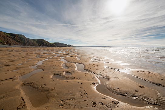Entdecken Sie tolle Sandstrände in England und den Strand von Sandymouth Beach in Cornwall.