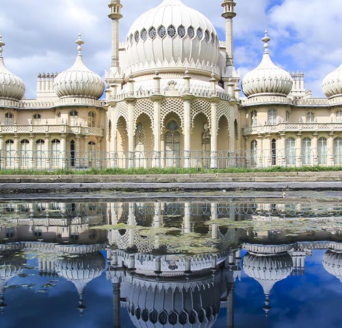 Der Royal Pavillon in Brighton ist eine beliebte Sehenswürdigkeit an Englands Küste.