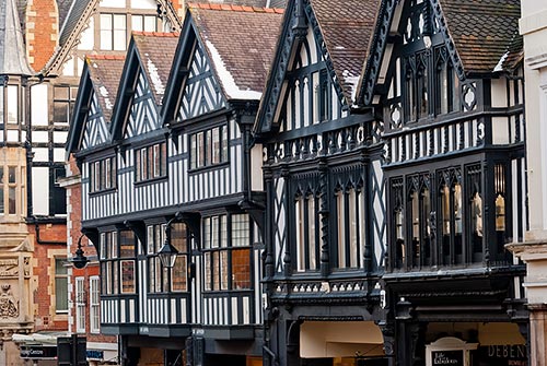 Chester bezaubert seine Besucher mit gut erhaltenen, alten Fachwerkhäusern.