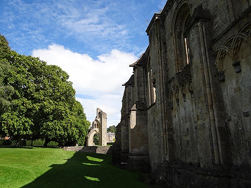 Die magischen Ruinen von Glastonbury Abbey