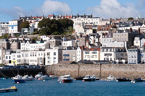 St. Peter Port ist der quirlige Hauptort von Guernsey.