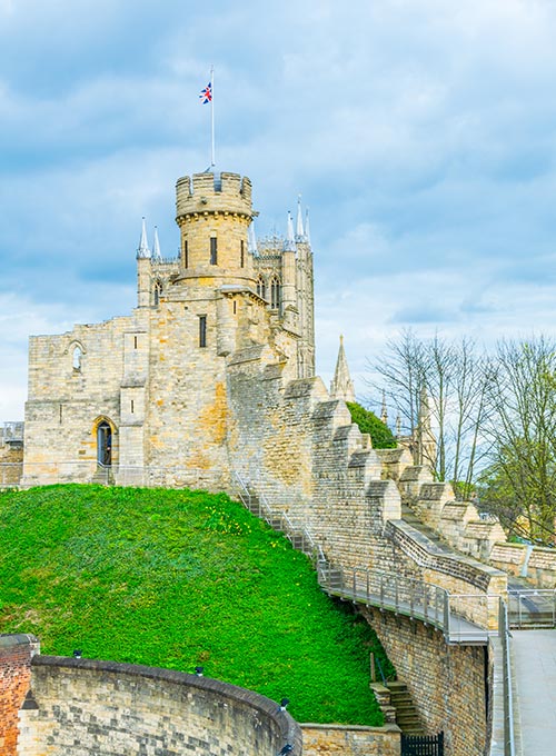 In Lincolnshire zählt die Lincoln Castle mit der berühmten Stadtmauer zu den meistbesuchtesten Sehenswürdigkeiten.