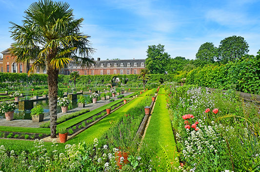 Der Sunken Garden des Kensington Palace in London ist ein typisches Beispiel für einen formalen Garten.