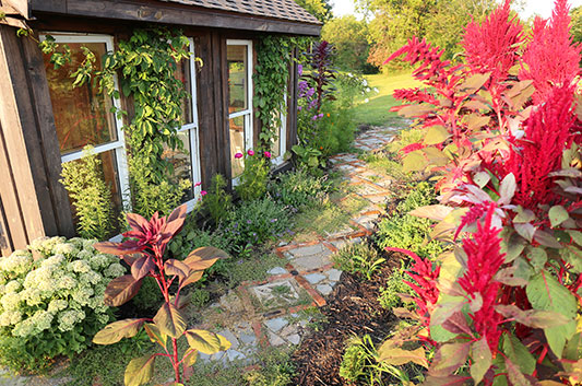 Gestalten Sie Ihren eigenen Garten wie die Engländer im klassichen Cottage Garten-Stil!