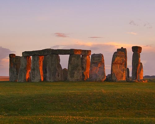 Stonehenge ist eines der mystischen steinernen Monumente mit spirituellem Hintergrund in England.