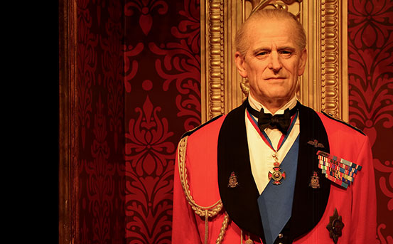 Prinz Philip ist der Ehemann der Queen of England - Seine Rolle in der Serie The Crown begeistert alle Zuschauer auf Netflix!