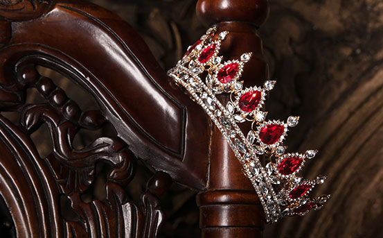 Die Krone der Queen - The Crown ist eine britische Streaming-Serie auf Netflix, die das Leben der britischen Royals darstellt!