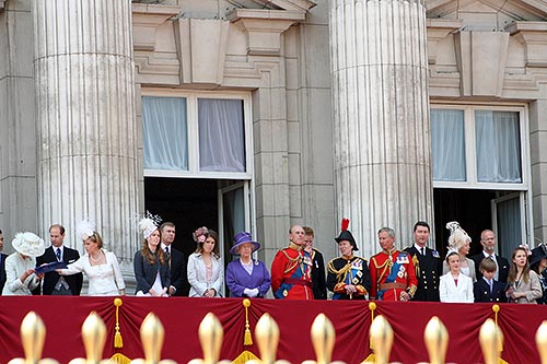 Die königliche Familie hat sich anlässlich der Queen's Birthday Parade auf dem Balkon des Buckingham Palace versammelt.