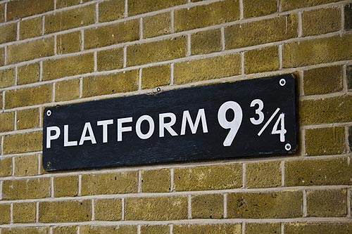 In den London-Büchern ist der Bahnstein 9 3/4 am Bahnhof King's Cross magisch.