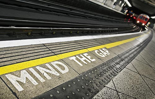 Die Warnung Mind the gap gehört zur London Underground immer dazu.