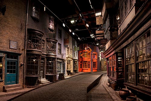 Unverzichtbare Sehenswürdigkeit in London für Harry Potter-Fans: Warner Bros. Studio Tour durch die Kulissen der Filme.