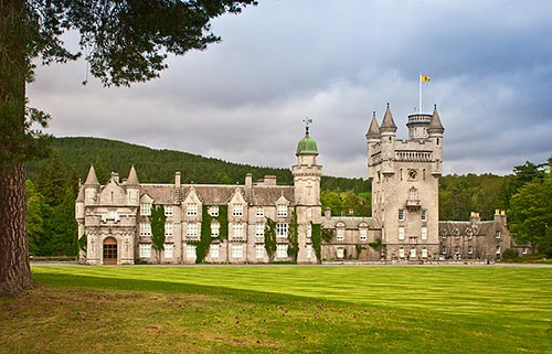 Auf dem Castle Trail besuchen Sie auch Balmoral Castle, das Schloss der königlichen Familie.
