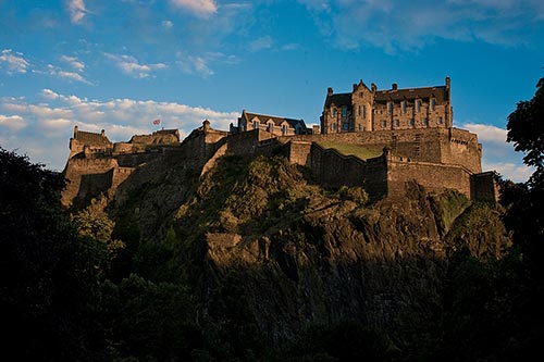 Auf einer Besichtigungstour lernen Sie die dunklen Seiten von Edinburgh Castle kennen.