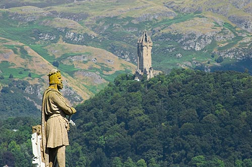 Helden der Geschichte von Schottland: Robert the Bruce vor dem William Wallace Monument