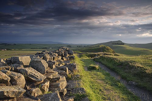 Der römische Hadrians Wall ist ein Zeuge der Geschichte von Schottland
