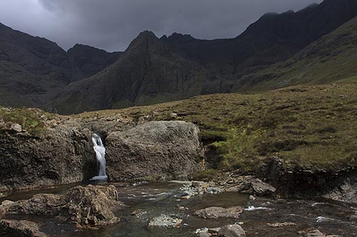 Das Wetter auf der Isle of Skye ist unberechenbar und verleiht der Landschaft einen Zauber.