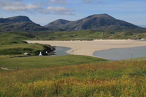 Die weißen Sandstrände von Lewis machen glauben, man befinde sich in der Südsee und nicht in Schottland.