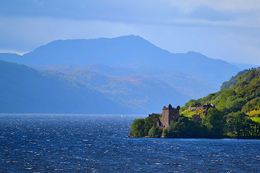 Loch Ness, Loch Lomond und Loch Long in Schottland sind attraktive Sehenswürdigkeiten für Urlauber!