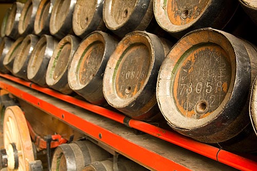 Die Lagerung, das Herkunftsland und das Getreide spielen für die Whisky-Sorten eine wichtige Rolle.