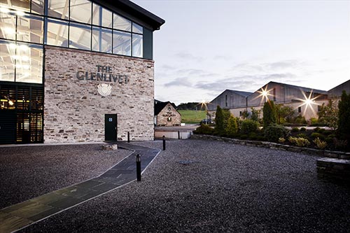Die Glenlivet-Destillery in der Royal Deeside in Schottland