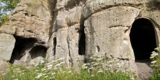 Die mystischen Anchor Church Höhlen in Derbyshire