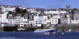 Guernsey: blühende Insel voller Wunder