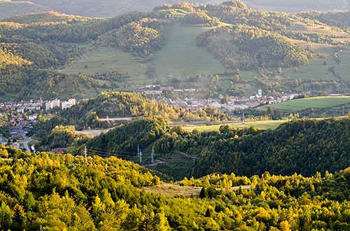 Südwales bezaubert mit sanften Hügeln und romantischen Dörfern.